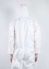 Biała jednorazowa suknia ochronna Pyłoszczelny kombinezon przeciwkropelkowy Kombinezon medyczny